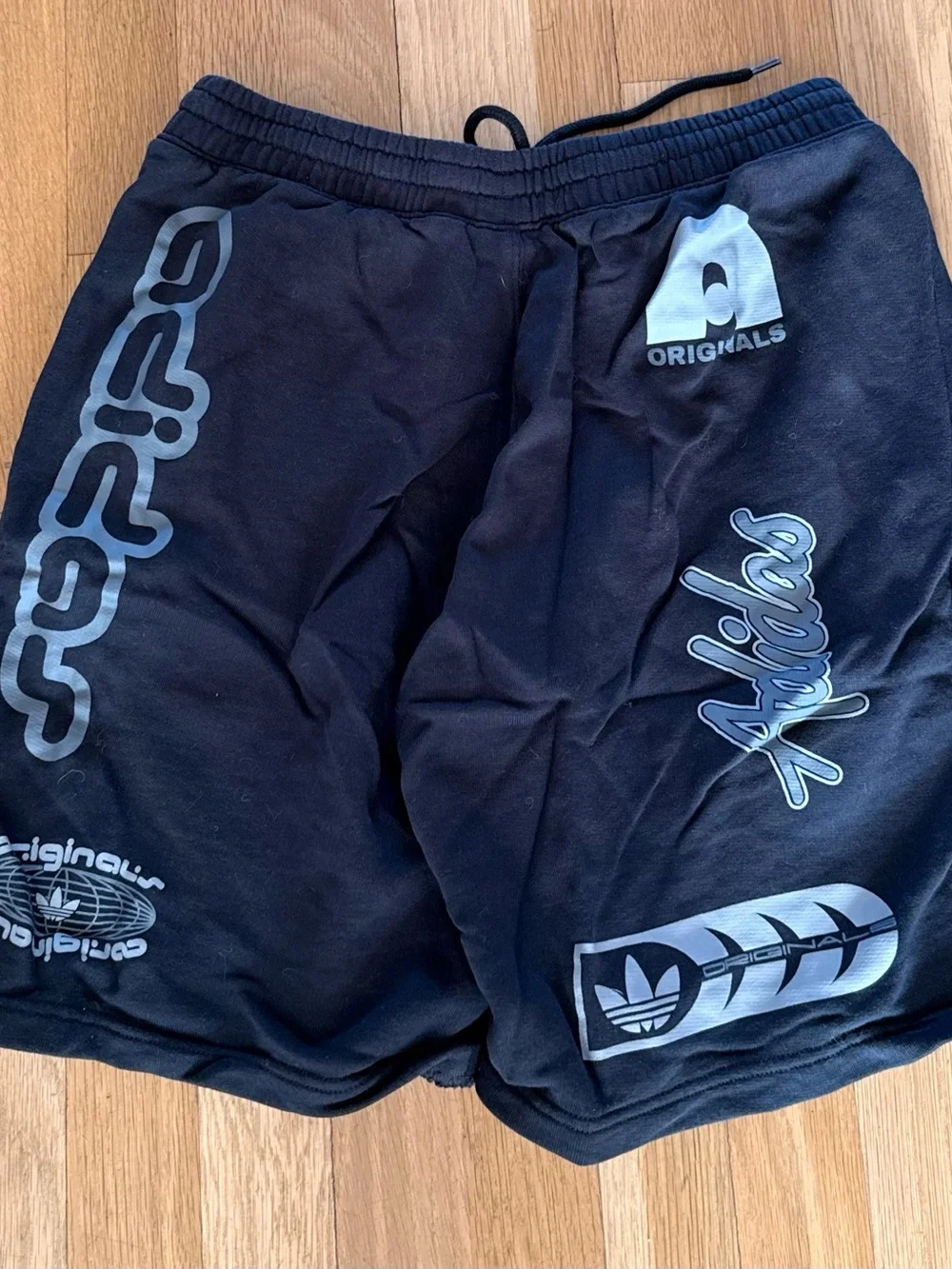 Adidas Originals Multi-Graphic Sweat Shorts – Black – Men’s Medium